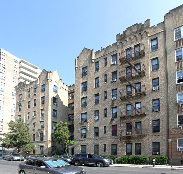 101-103 Brightwater Ct in Brooklyn, NY - Building Photo