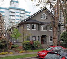 541 W 13th Ave in Vancouver, BC - Building Photo