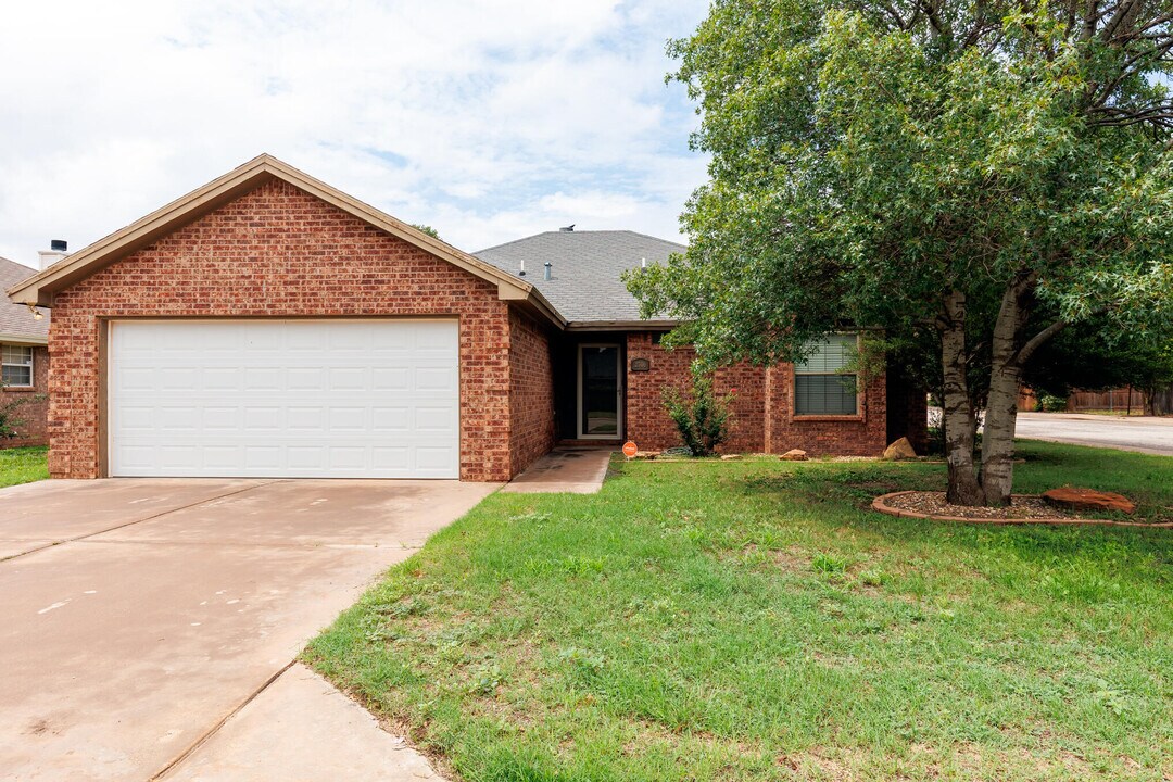 2306 97th St in Lubbock, TX - Building Photo