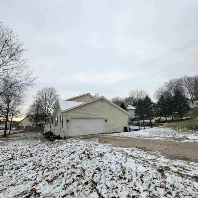 598 Alpine Cir in Heath, OH - Building Photo - Building Photo