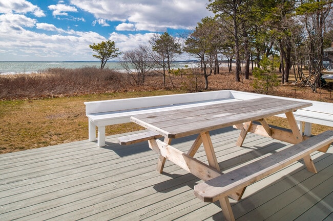 22 Crescent Surf Rd in Kennebunk, ME - Building Photo - Building Photo