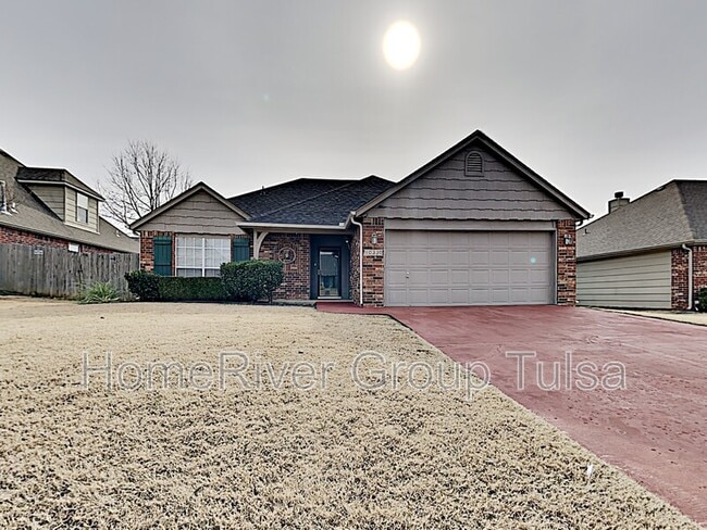 property at 10330 East 112th Pl S