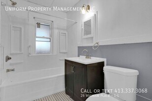 26 Wigwam Pl in Springfield, MA - Building Photo