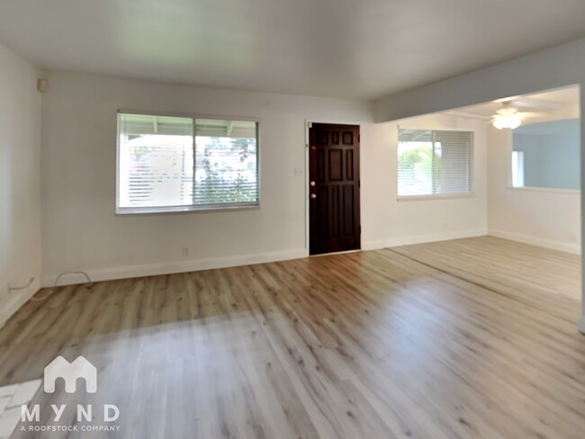 3536 Domich Way in Sacramento, CA - Building Photo - Building Photo