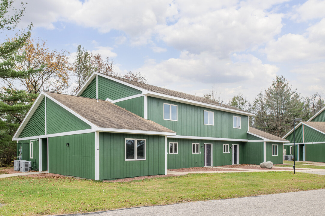 Lake Point Commons in Wisconsin Dells, WI - Building Photo