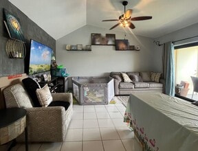 450 NW 214th St in Miami Gardens, FL - Building Photo - Building Photo