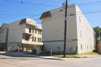 2316 Stutz Rd in Dallas, TX - Foto de edificio - Building Photo