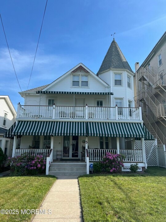3 Bath Ave in Ocean Grove, NJ - Building Photo
