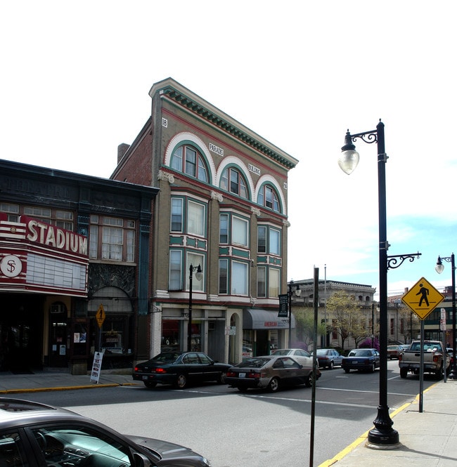 325 Main St