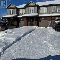 218 Heron St in Welland, ON - Building Photo