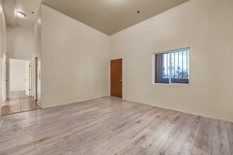 5869 S Figueroa St in Los Angeles, CA - Building Photo - Building Photo