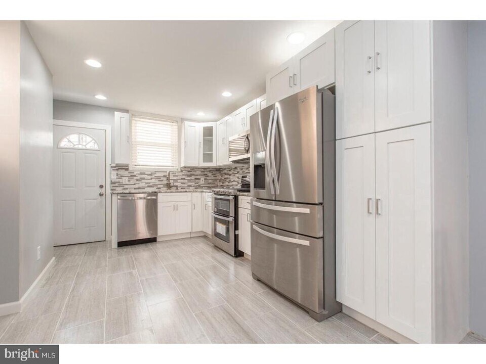1740 Sigel St in Philadelphia, PA - Building Photo