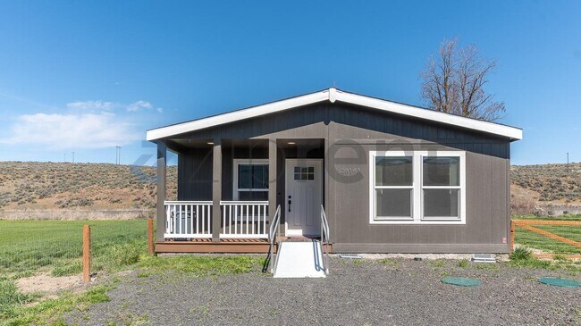 23143 Lowe Rd E in Lamona, WA - Building Photo - Building Photo