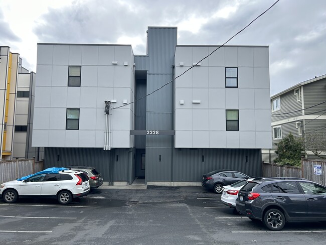 2228 Yale Ave E, Unit 13 in Seattle, WA - Foto de edificio - Building Photo