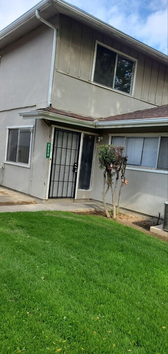 2658 W Fairmont Ave, Unit #103 in Fresno, CA - Foto de edificio