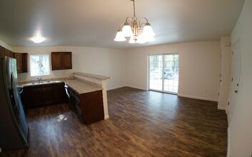 3915 Tanada Rd in North Pole, AK - Building Photo - Building Photo