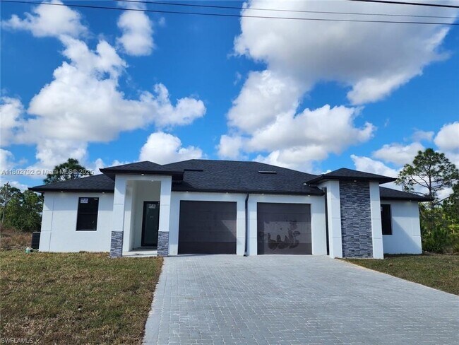 388 Bell Blvd S in Lehigh Acres, FL - Building Photo - Building Photo