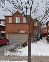 5710 Spangler Dr in Mississauga, ON - Building Photo