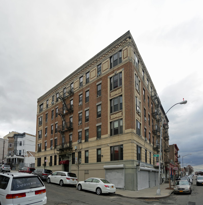 440 E 182nd St in Bronx, NY - Building Photo