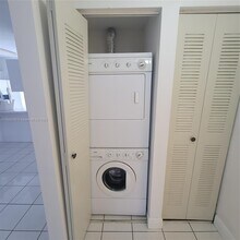 8019 Lake Dr in Doral, FL - Building Photo - Building Photo