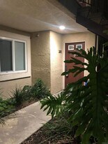 201 Sea Cliff Way in Oceanside, CA - Building Photo