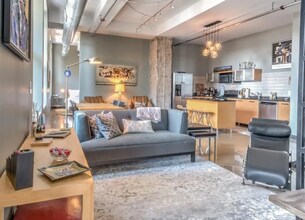 350 Saint Peter St, Unit 1206 in St. Paul, MN - Foto de edificio - Building Photo