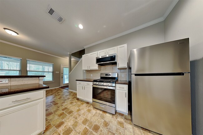 10 Prairie Oak Dr in Conroe, TX - Building Photo - Building Photo