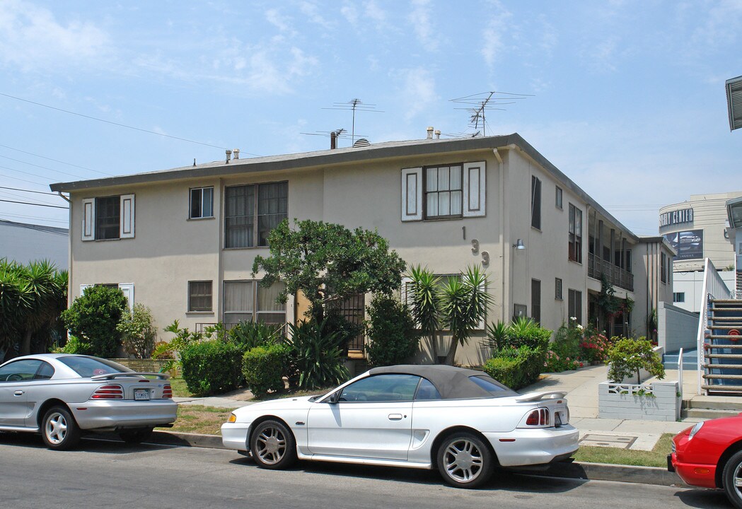 129-133 S Croft Ave in Los Angeles, CA - Foto de edificio