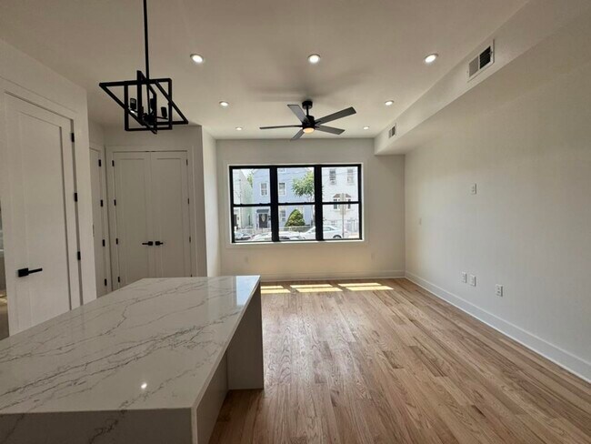 170 Griffith St in Jersey City, NJ - Building Photo - Building Photo