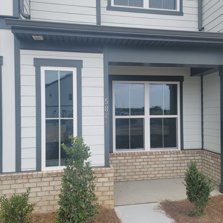 5841 Waterfall Pl in Charlotte, NC - Building Photo