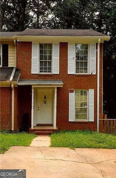 852 Glynn Oaks Dr in Clarkston, GA - Foto de edificio