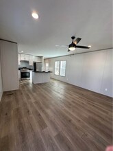 10301 SE 29th St in Midwest City, OK - Foto de edificio - Building Photo