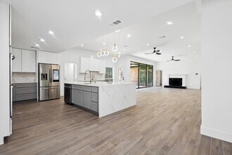 6814 Hyacinth Ln in Dallas, TX - Building Photo - Building Photo