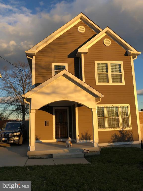 property at 3424 5th St SE