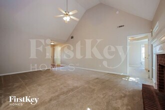 143 Riva Ridge Ln in Newnan, GA - Foto de edificio - Building Photo