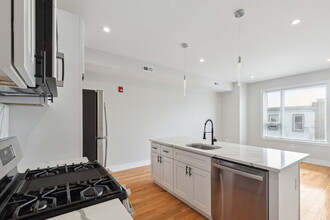 2423 W Thompson St, Unit 3 in Philadelphia, PA - Building Photo - Building Photo