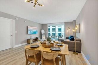 1200 Brickell Bay Dr in Miami, FL - Building Photo - Building Photo