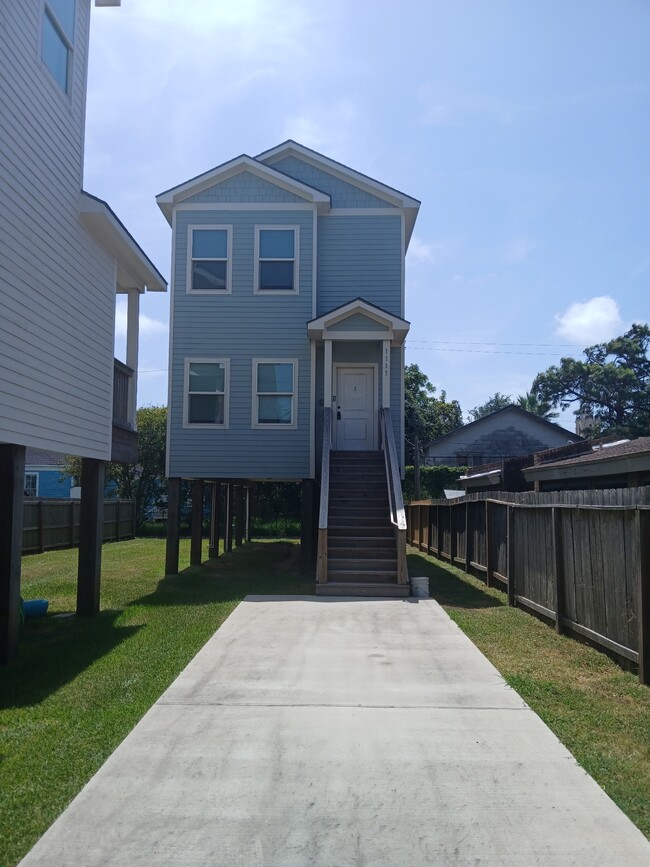 property at 1115 32nd St