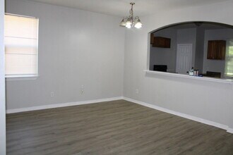 1823 Smoke Tree Ln in Dallas, TX - Building Photo - Building Photo