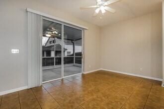 619 Wave Crest Cir in Valrico, FL - Foto de edificio - Building Photo