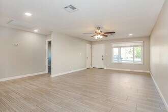 2460 E Manhatton Dr in Tempe, AZ - Building Photo - Building Photo