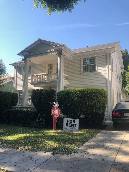 1229 N Orange Grove Ave in West Hollywood, CA - Building Photo