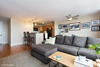 655 W Irving Park Rd, Unit 3308 in Chicago, IL - Building Photo - Building Photo