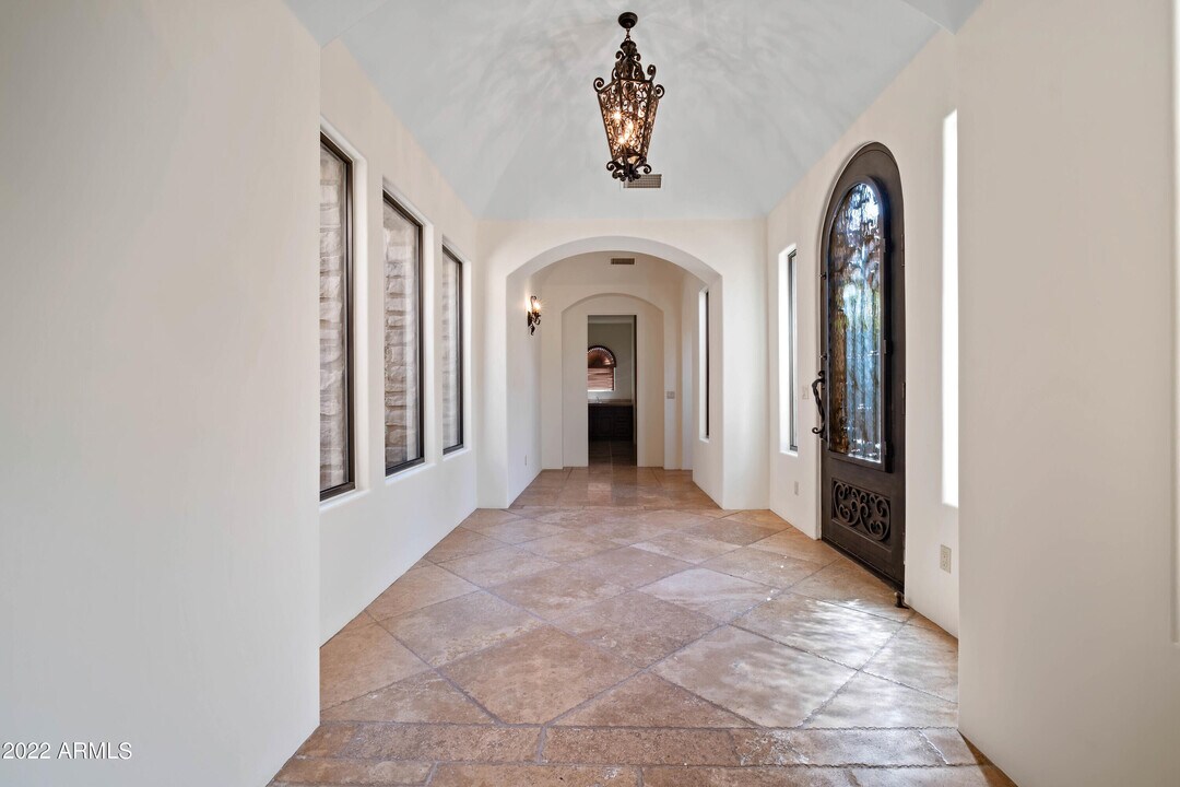12141 N Sunset Dr in Scottsdale, AZ - Building Photo