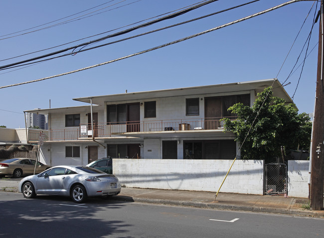 1008 Isenberg St in Honolulu, HI - Building Photo - Building Photo