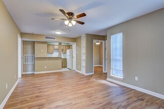 18519 Egret Bay Blvd in Houston, TX - Foto de edificio - Building Photo