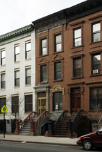501 Manhattan Ave in New York, NY - Foto de edificio - Building Photo