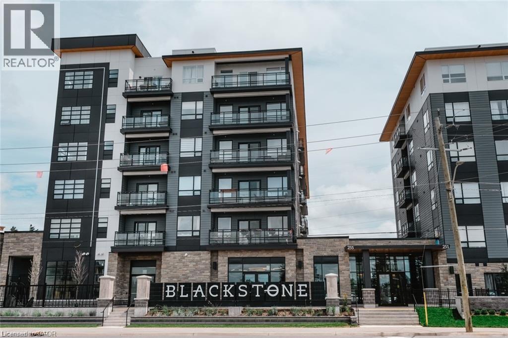 243 Northfield Dr E in Waterloo, ON - Building Photo