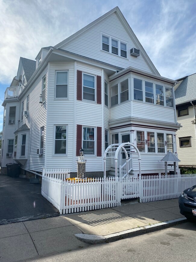 30 Saxton St, Unit 3