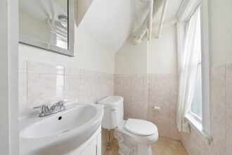 323 Boylston St, Unit 97 in Brookline, MA - Foto de edificio - Building Photo